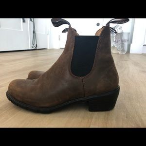 Blundstone boots in antique brown. Size 8